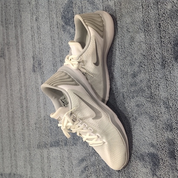 Nike Shoes - Women's Nike Flex Supreme TR 5